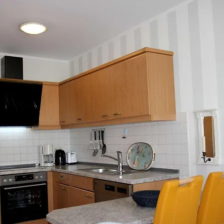 Balkon, gratis Nutzung vom AHOI Erlebnisbad und Sauna in Sellin - Villa Karola FeWo 12 Apartment